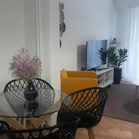 Elegant & Charming Apt. In The Hilton Area * Athens
